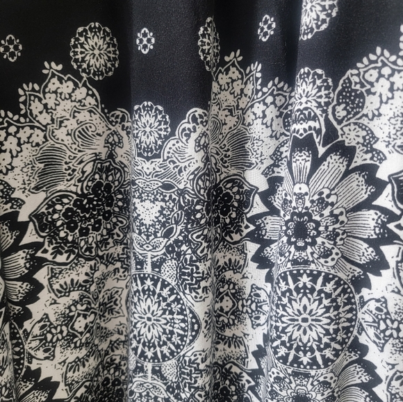 Black and white Maxi dress - Picture 3 of 9